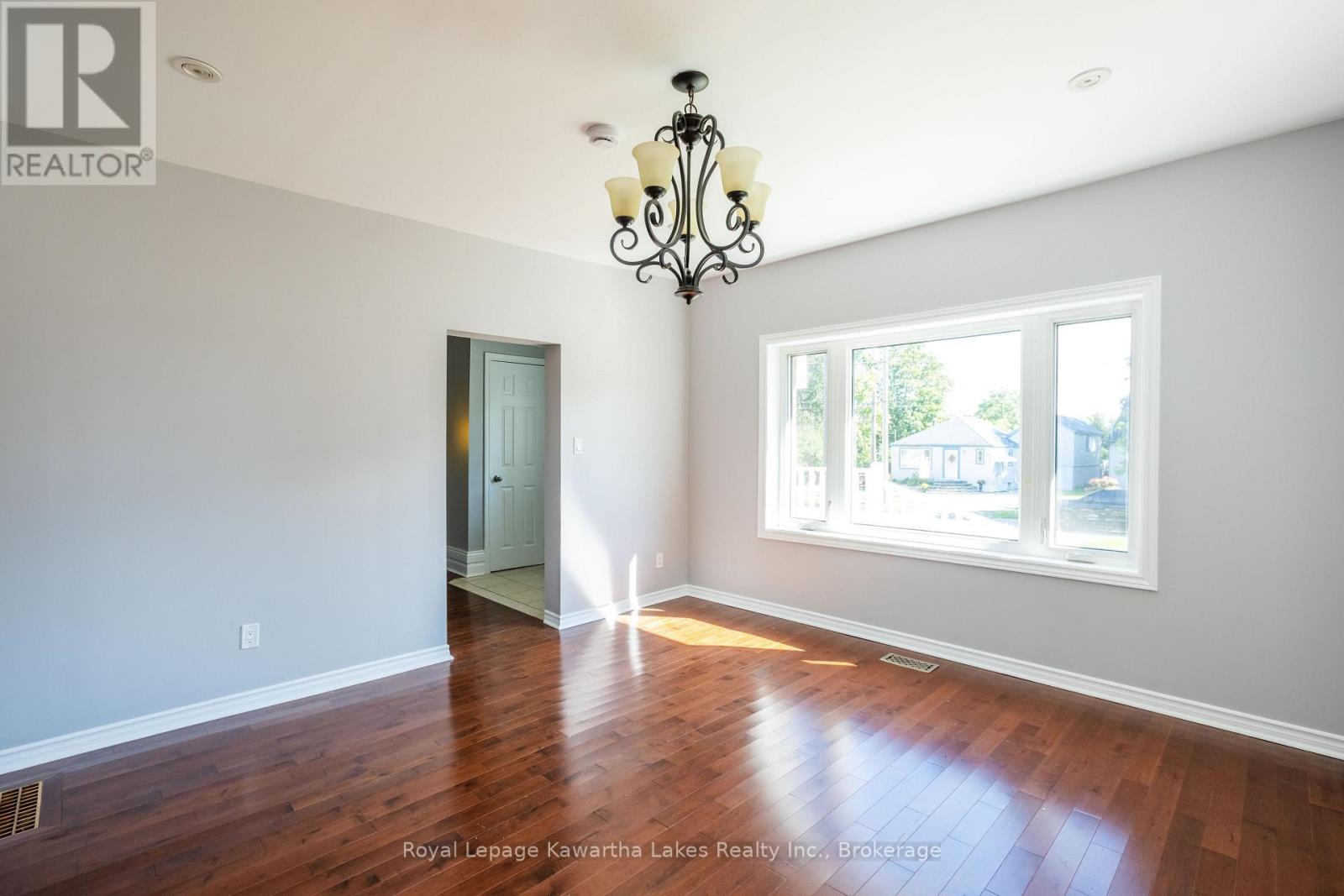 71 Victoria Avenue N, Kawartha Lakes (Lindsay), Ontario  K9V 4G8 - Photo 3 - X13778608