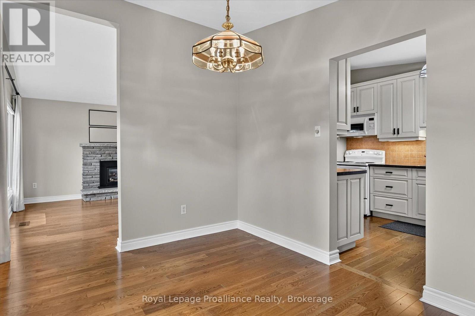 1296 Hudson Street, Peterborough (Northcrest Ward 5), Ontario  K9H 6Z8 - Photo 10 - X13780136