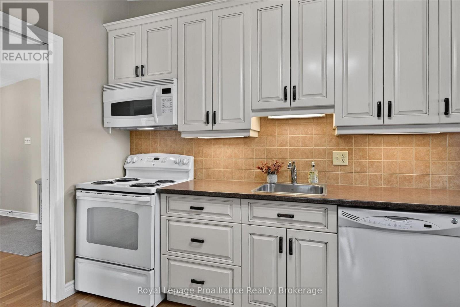 1296 Hudson Street, Peterborough (Northcrest Ward 5), Ontario  K9H 6Z8 - Photo 11 - X13780136