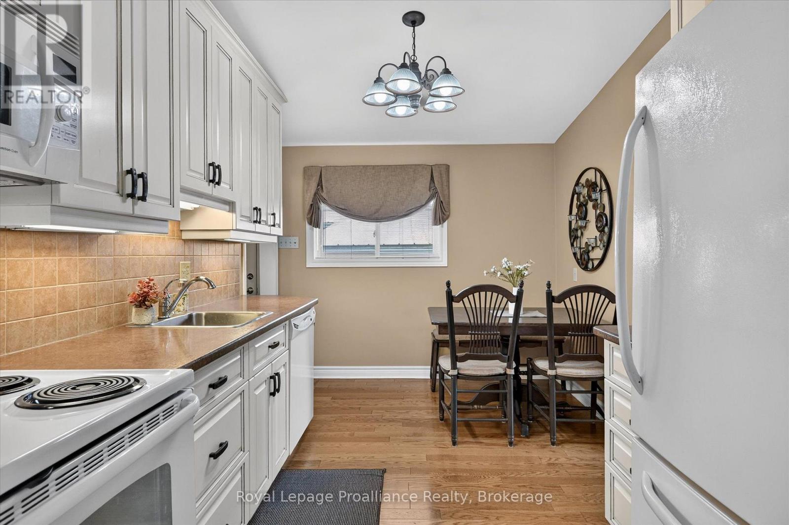 1296 Hudson Street, Peterborough (Northcrest Ward 5), Ontario  K9H 6Z8 - Photo 12 - X13780136
