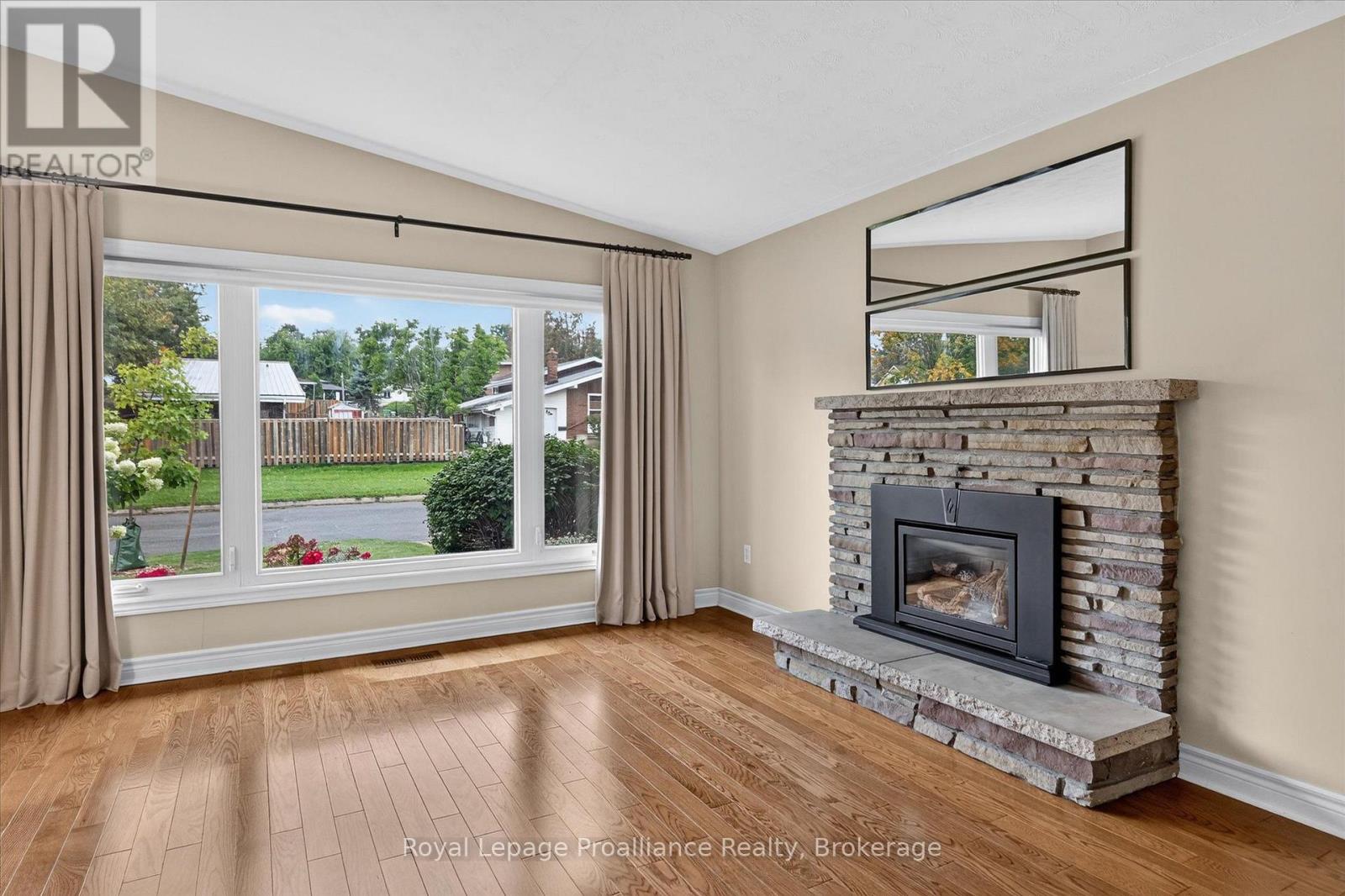 1296 Hudson Street, Peterborough (Northcrest Ward 5), Ontario  K9H 6Z8 - Photo 6 - X13780136