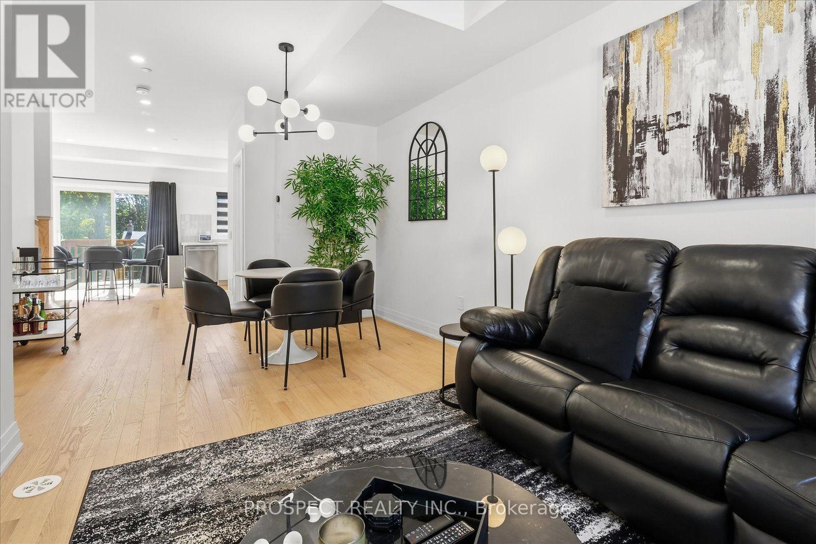 31 Marret Lane, Clarington (Newcastle), Ontario  L1B 1J2 - Photo 3 - E13780732