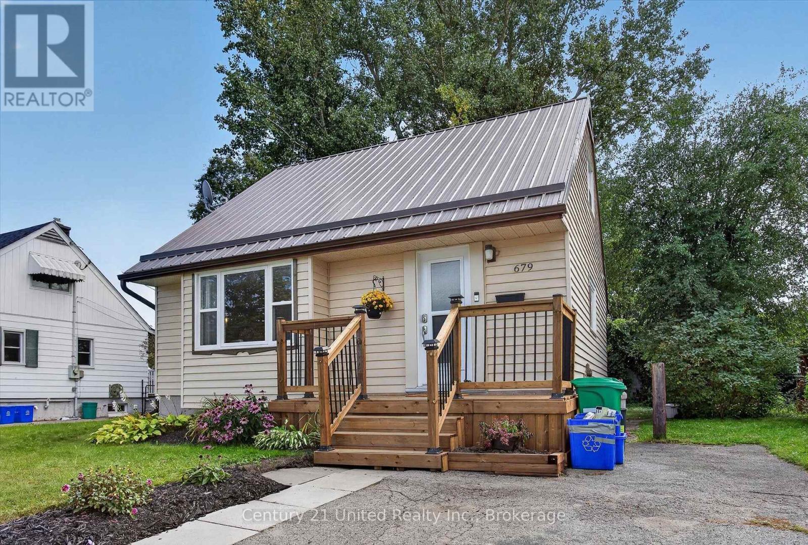 679 Hawley Street, Peterborough (Otonabee Ward 1), Ontario  K9J 4C7 - Photo 2 - X13781148