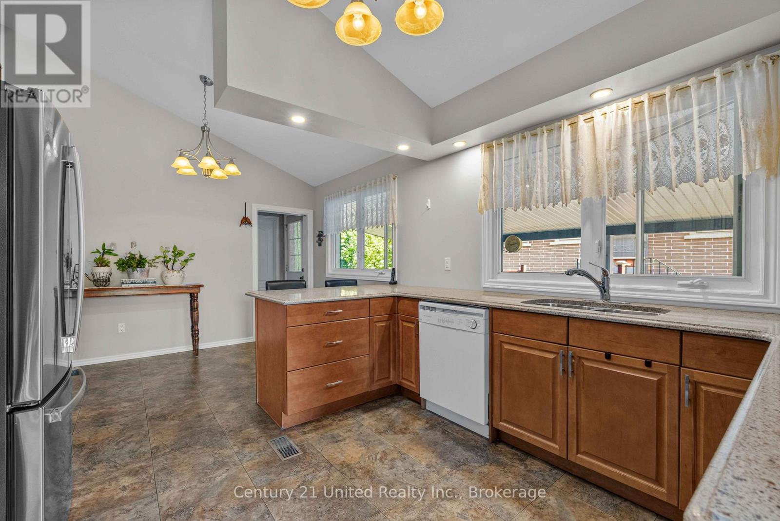 1225 Milburn Street, Peterborough (Northcrest Ward 5), Ontario  K9H 6P3 - Photo 12 - X13782474