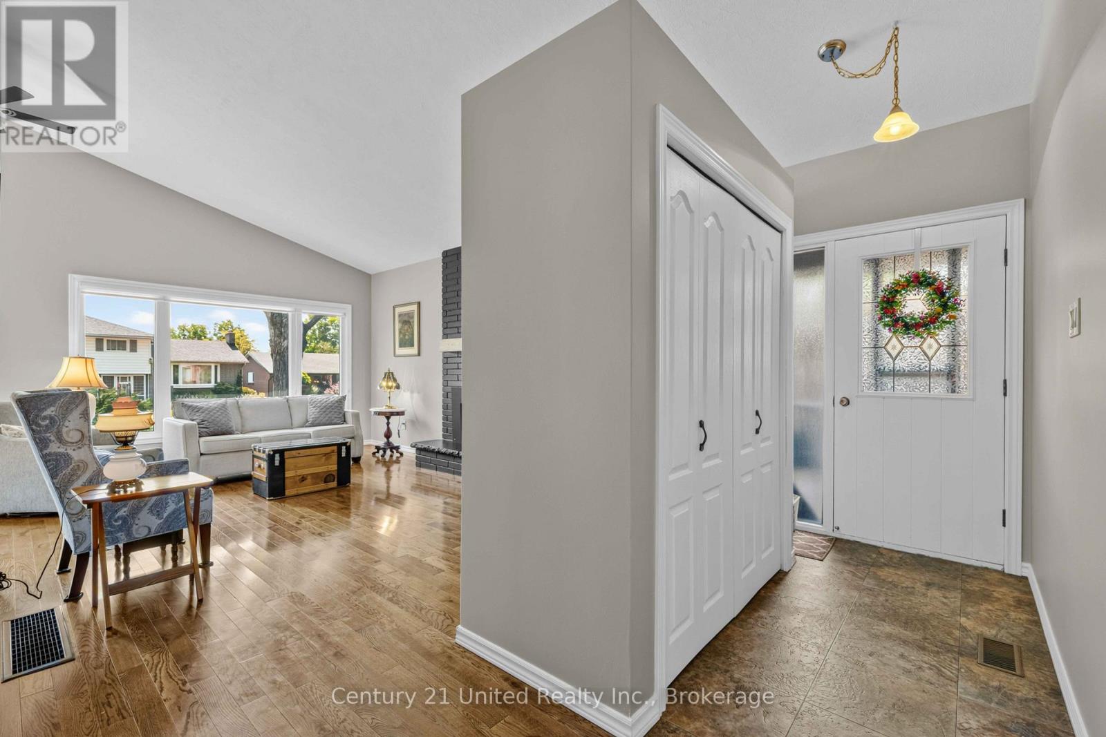 1225 Milburn Street, Peterborough (Northcrest Ward 5), Ontario  K9H 6P3 - Photo 2 - X13782474