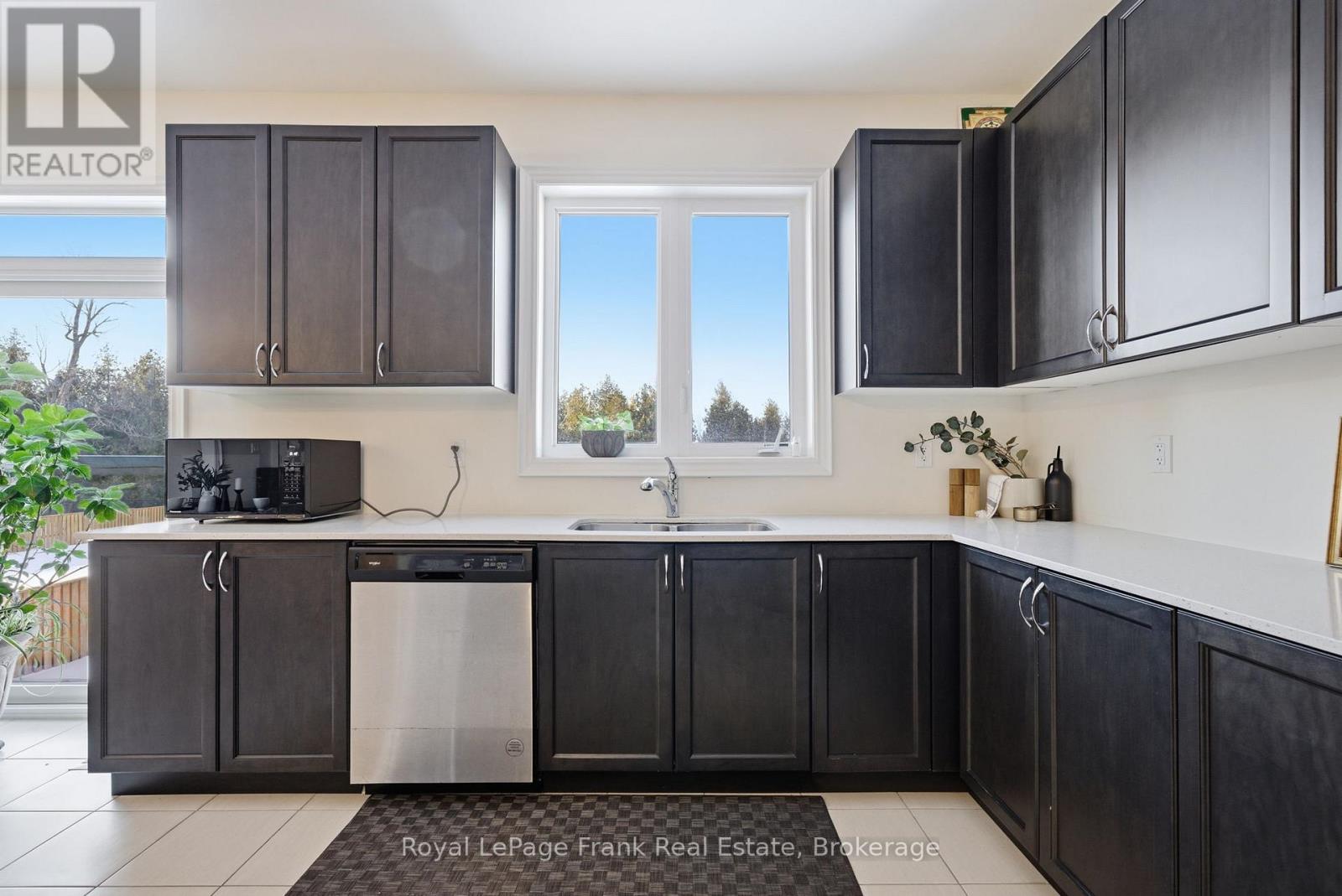 60 Hennessey Crescent, Kawartha Lakes (Lindsay), Ontario  K9V 0P3 - Photo 17 - X13786486
