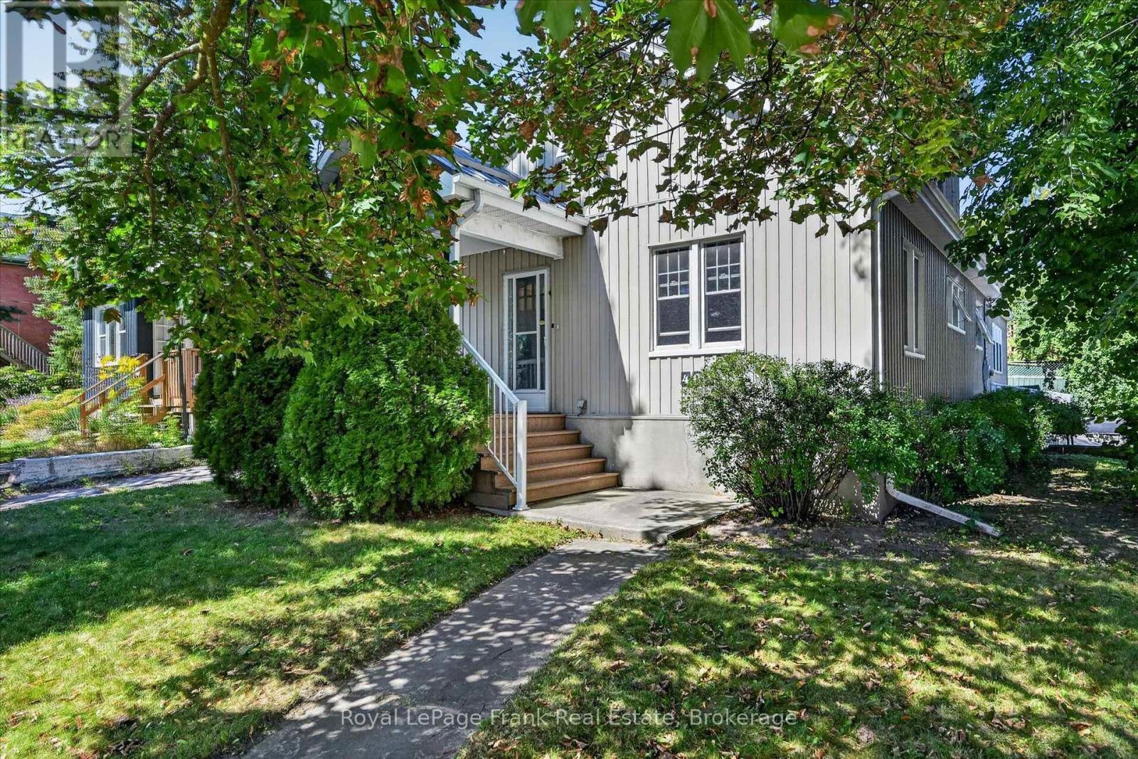 404 London Street, Peterborough (Town Ward 3), Ontario  K9H 3A3 - Photo 2 - X13786586