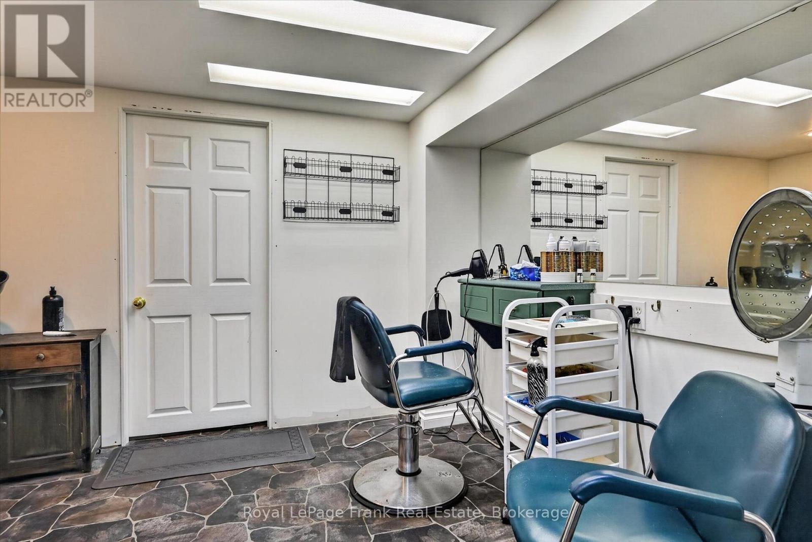 404 London Street, Peterborough (Town Ward 3), Ontario  K9H 3A3 - Photo 24 - X13786586
