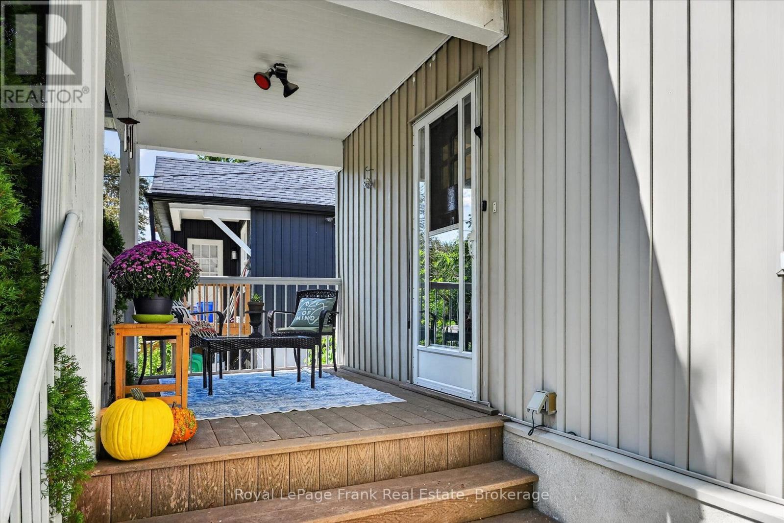 404 London Street, Peterborough (Town Ward 3), Ontario  K9H 3A3 - Photo 4 - X13786586