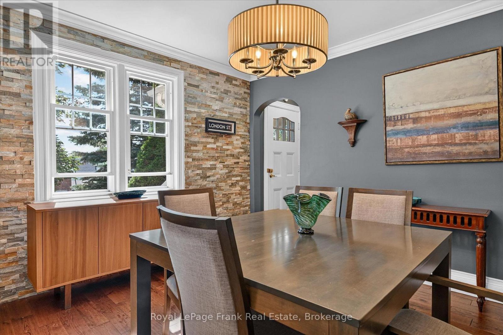 404 London Street, Peterborough (Town Ward 3), Ontario  K9H 3A3 - Photo 6 - X13786586