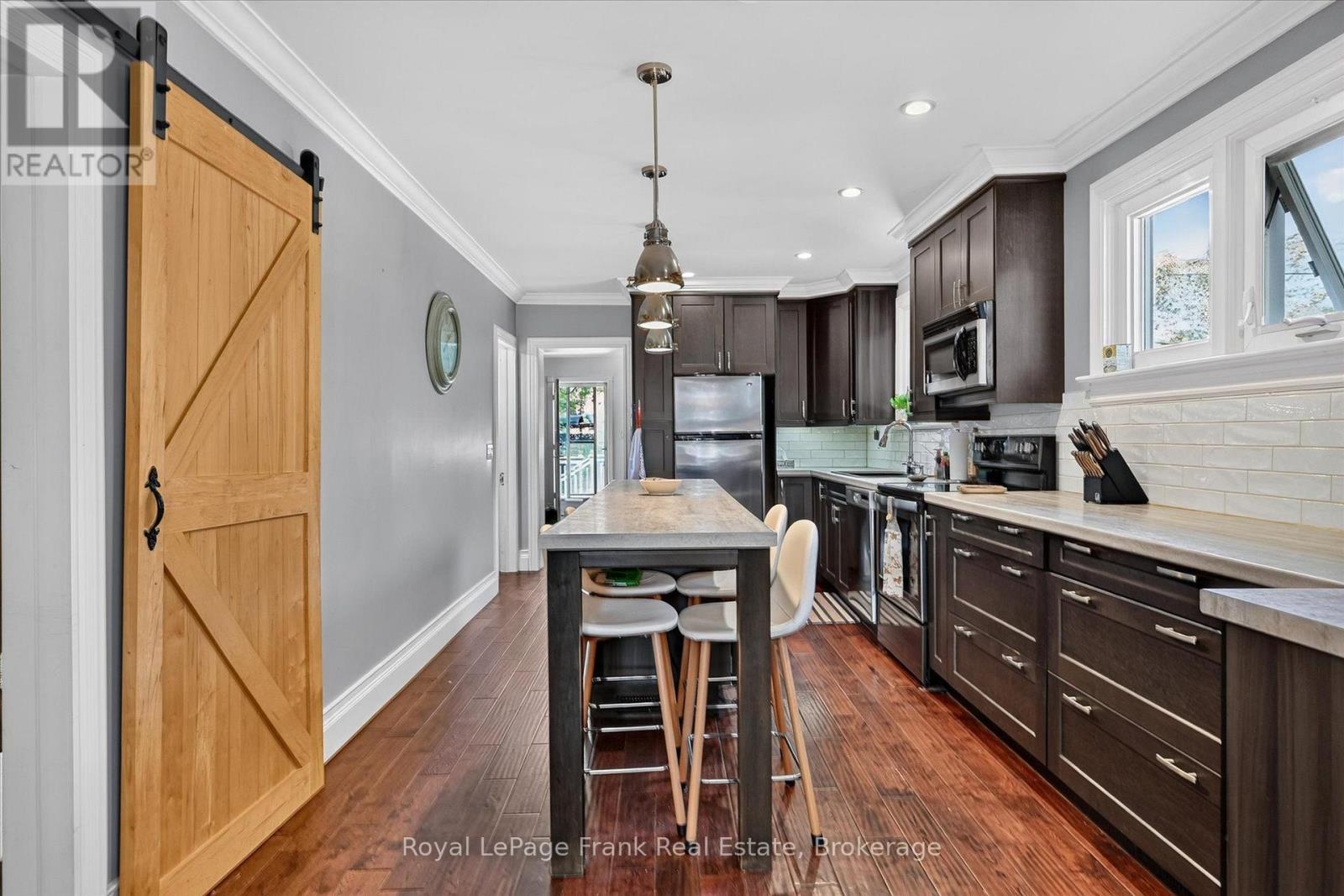 404 London Street, Peterborough (Town Ward 3), Ontario  K9H 3A3 - Photo 8 - X13786586