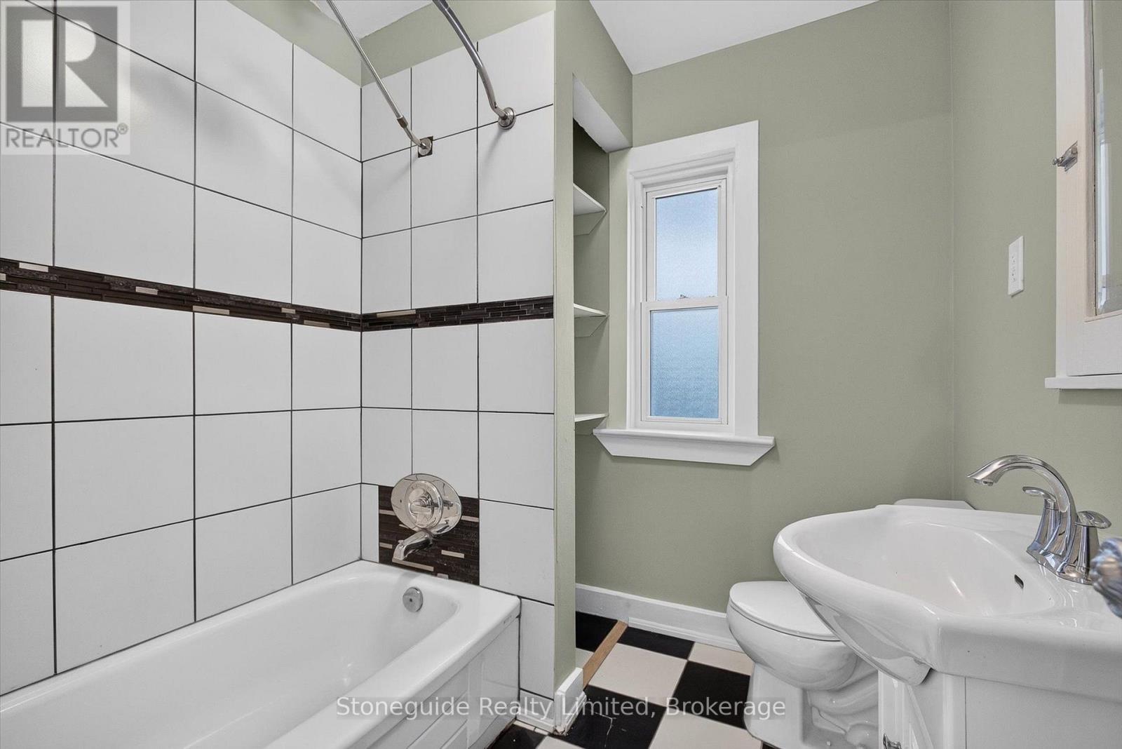 540 Charlotte Street, Peterborough (Town Ward 3), Ontario  K9J 2W5 - Photo 16 - X13787104