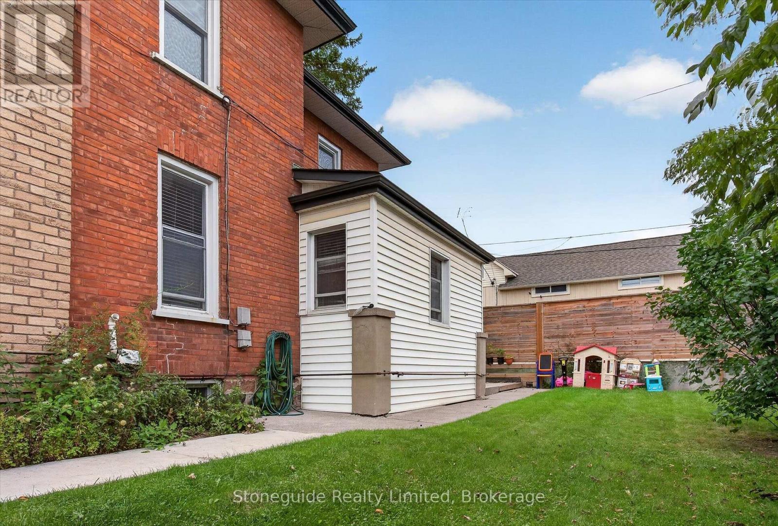 540 Charlotte Street, Peterborough (Town Ward 3), Ontario  K9J 2W5 - Photo 3 - X13787104