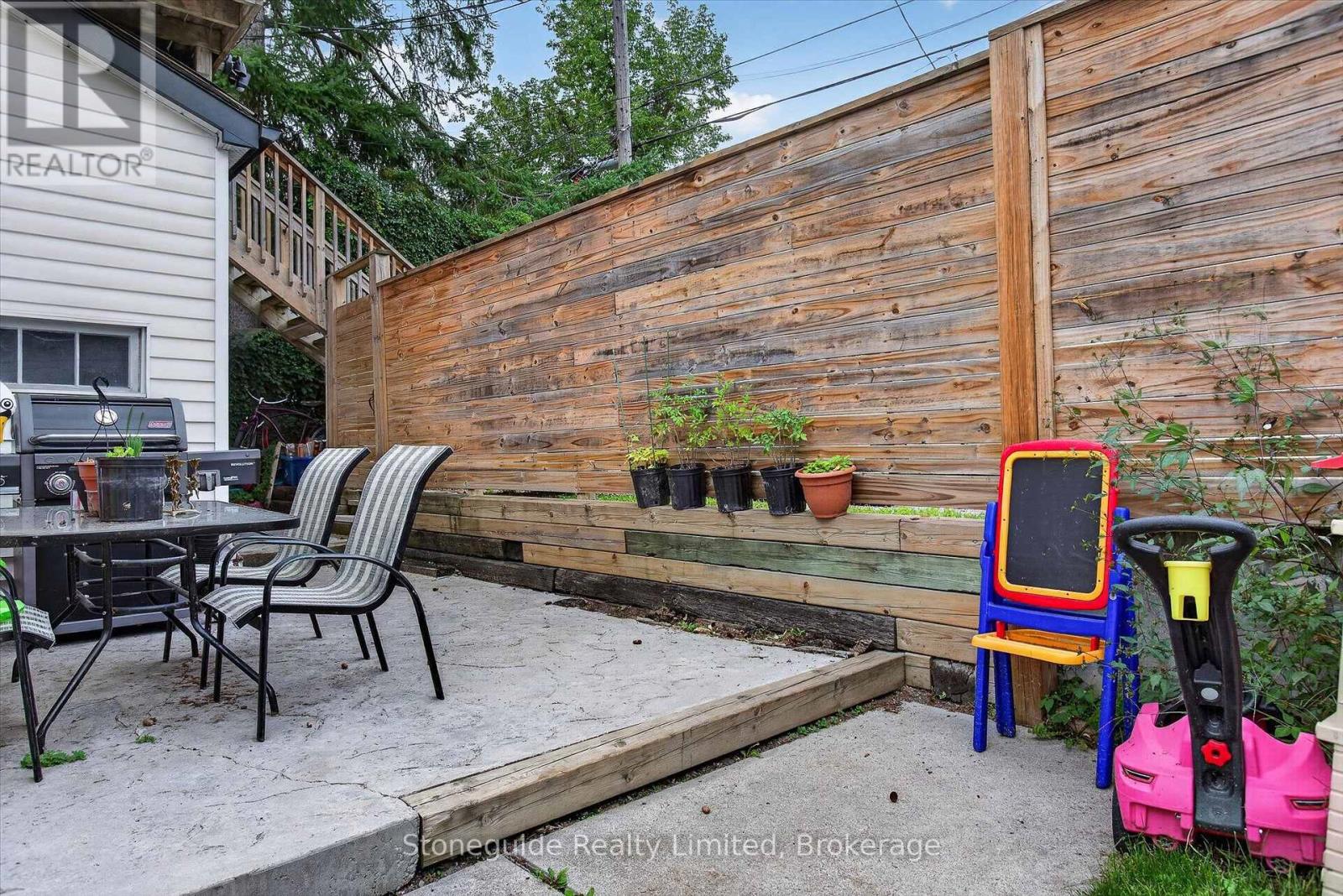 540 Charlotte Street, Peterborough (Town Ward 3), Ontario  K9J 2W5 - Photo 4 - X13787104