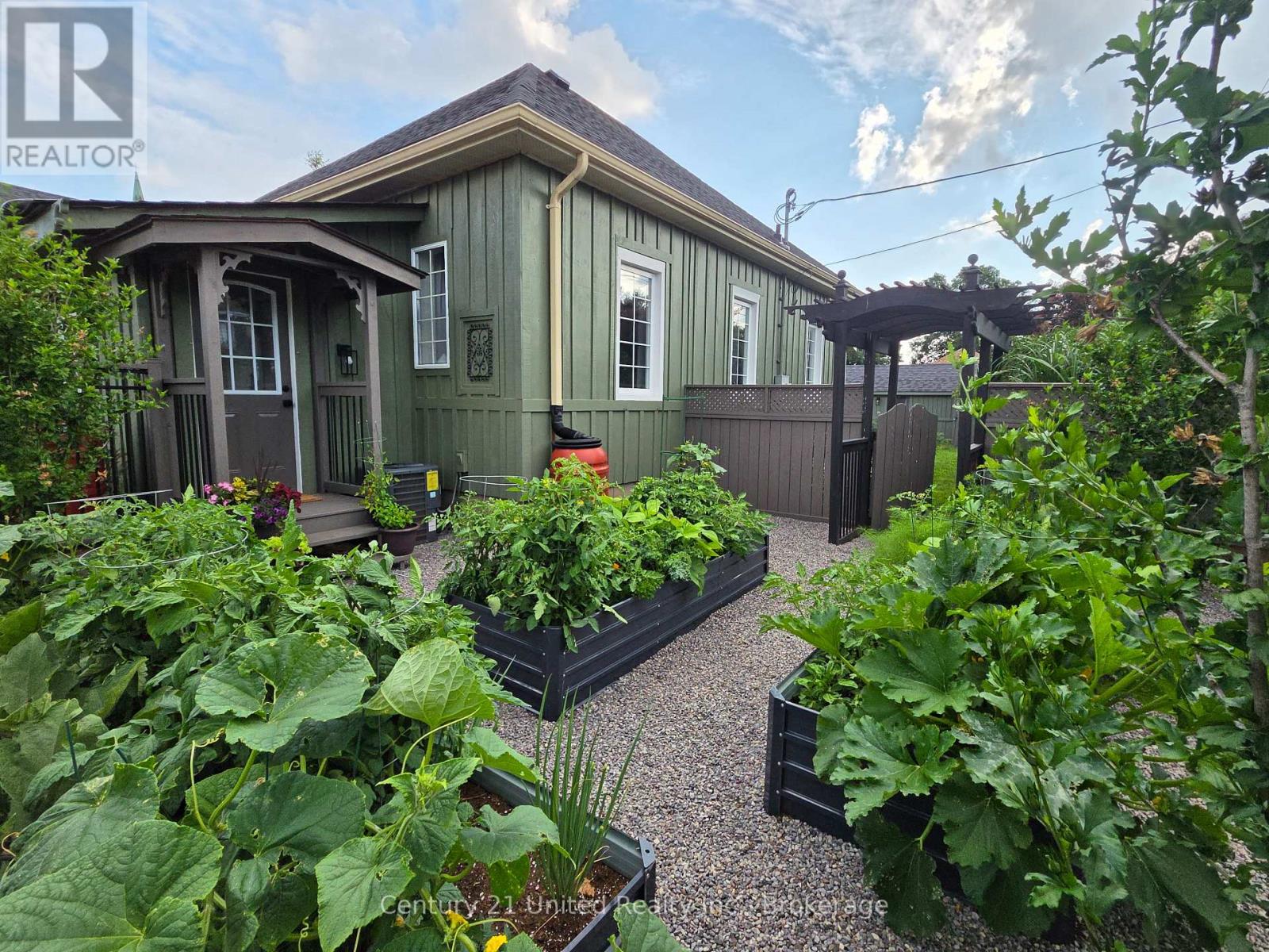 759 Hurley Street, Peterborough (Otonabee Ward 1), Ontario  K9J 3B1 - Photo 4 - X13788098