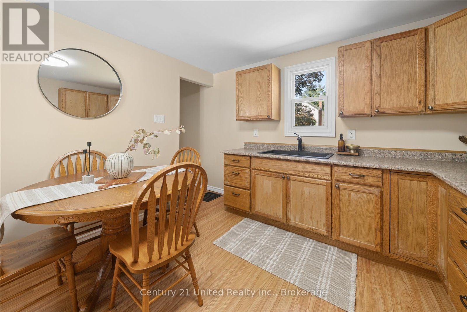 584 Wolfe Street, Peterborough (Town Ward 3), Ontario  K9J 2L8 - Photo 14 - X13791574