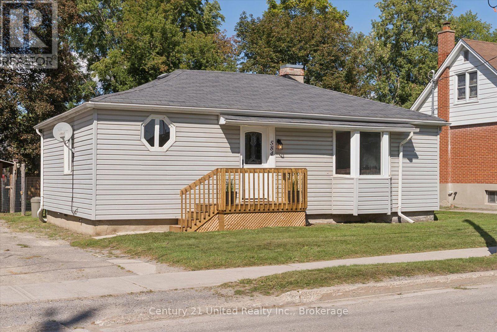 584 Wolfe Street, Peterborough (Town Ward 3), Ontario  K9J 2L8 - Photo 2 - X13791574