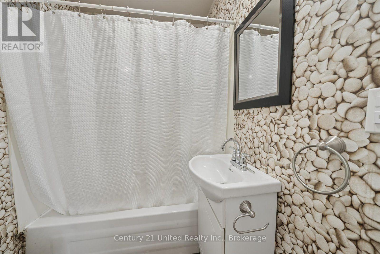 584 Wolfe Street, Peterborough (Town Ward 3), Ontario  K9J 2L8 - Photo 24 - X13791574