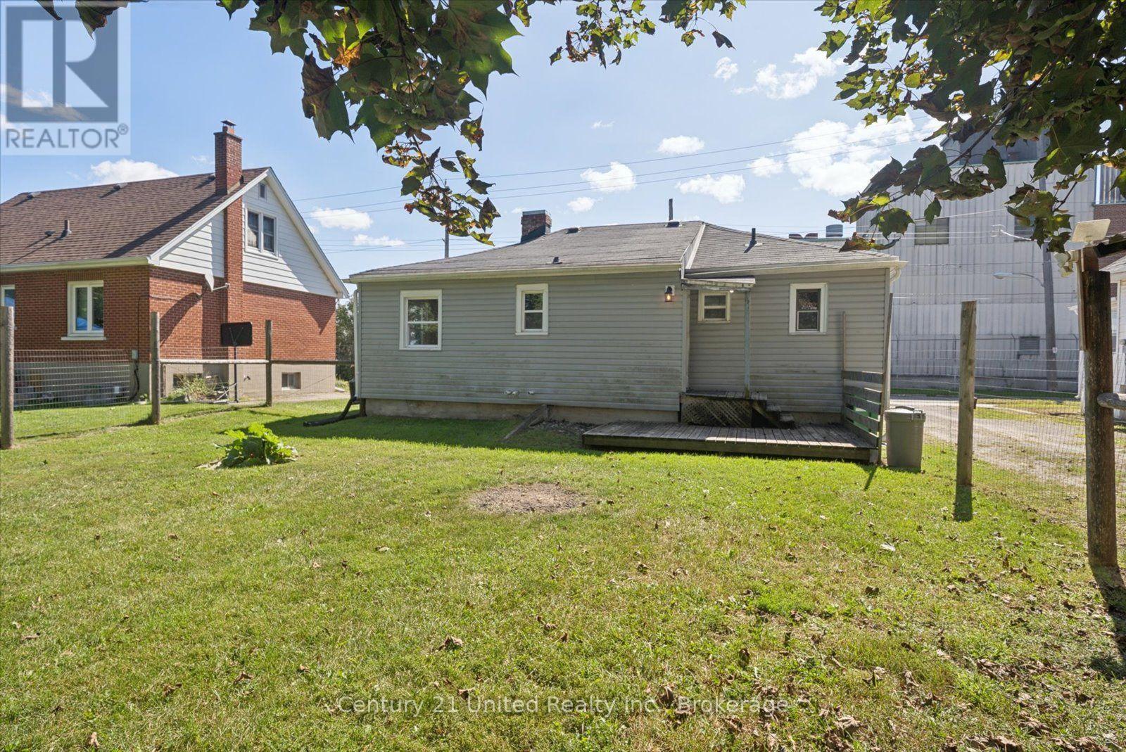 584 Wolfe Street, Peterborough (Town Ward 3), Ontario  K9J 2L8 - Photo 29 - X13791574