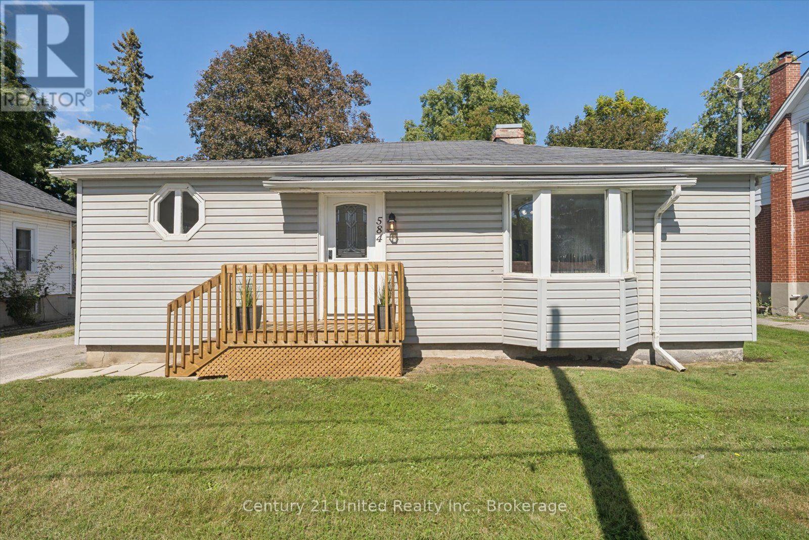 584 Wolfe Street, Peterborough (Town Ward 3), Ontario  K9J 2L8 - Photo 3 - X13791574