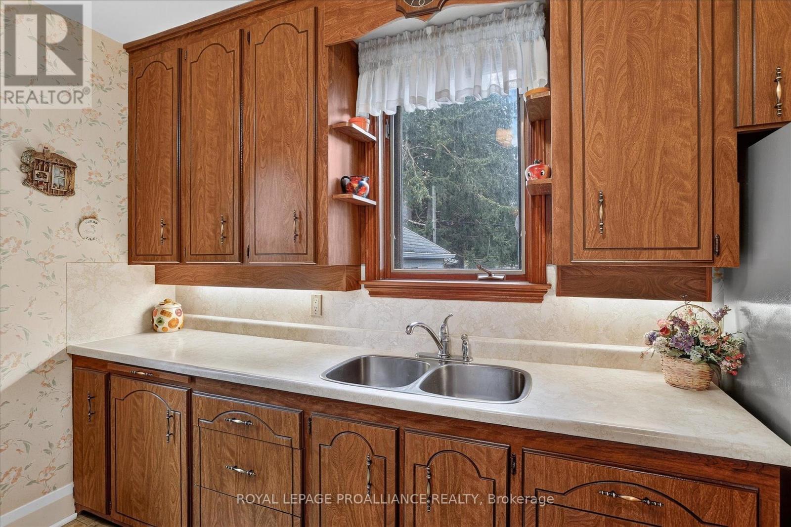 210 Aberdeen Avenue, Peterborough (Northcrest Ward 5), Ontario  K9H 4W8 - Photo 16 - X13791694