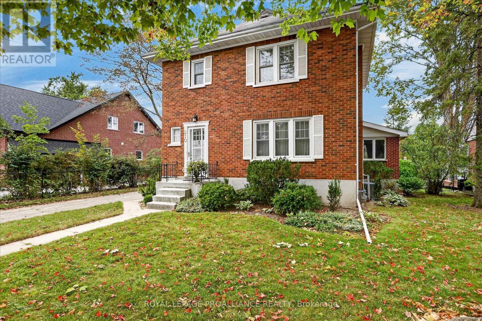 210 Aberdeen Avenue, Peterborough (Northcrest Ward 5), Ontario  K9H 4W8 - Photo 3 - X13791694