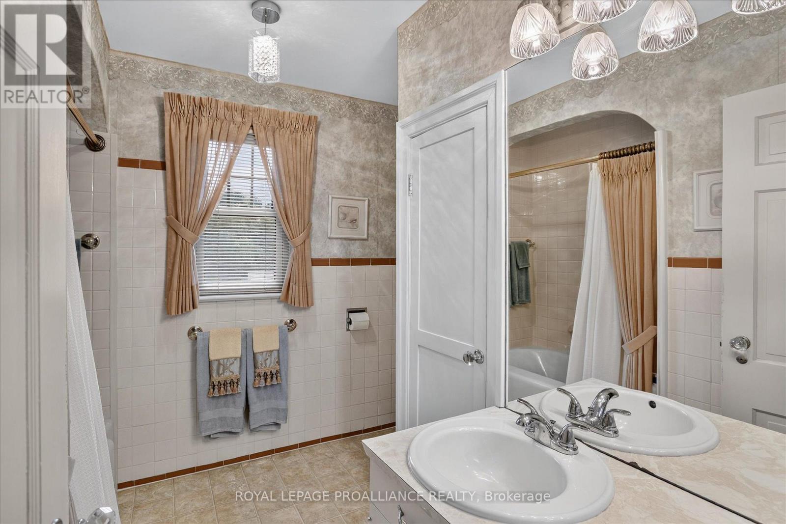 210 Aberdeen Avenue, Peterborough (Northcrest Ward 5), Ontario  K9H 4W8 - Photo 30 - X13791694