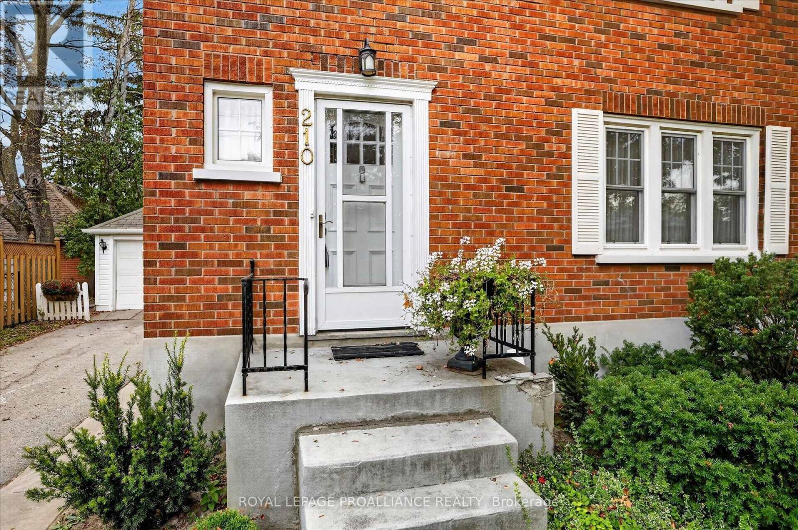210 Aberdeen Avenue, Peterborough (Northcrest Ward 5), Ontario  K9H 4W8 - Photo 5 - X13791694