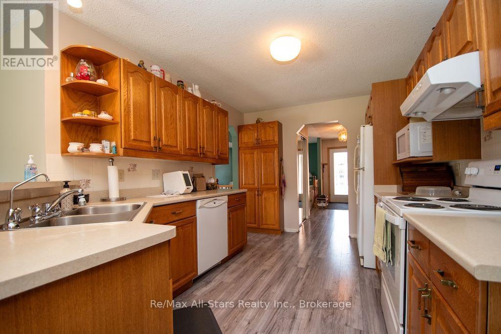1921 Mapleridge Drive, Peterborough (Monaghan Ward 2), Ontario  K9K 1R1 - Photo 11 - X13793188