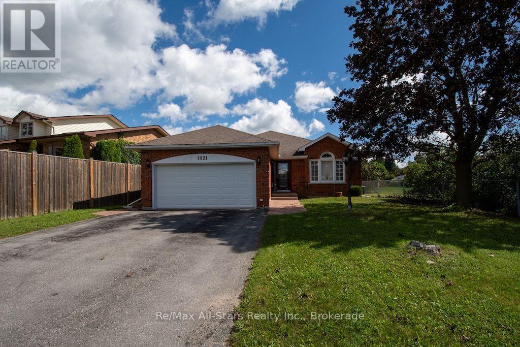 1921 Mapleridge Drive, Peterborough (Monaghan Ward 2), Ontario  K9K 1R1 - Photo 2 - X13793188