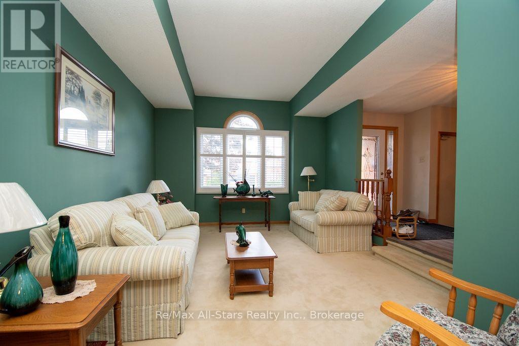 1921 Mapleridge Drive, Peterborough (Monaghan Ward 2), Ontario  K9K 1R1 - Photo 5 - X13793188
