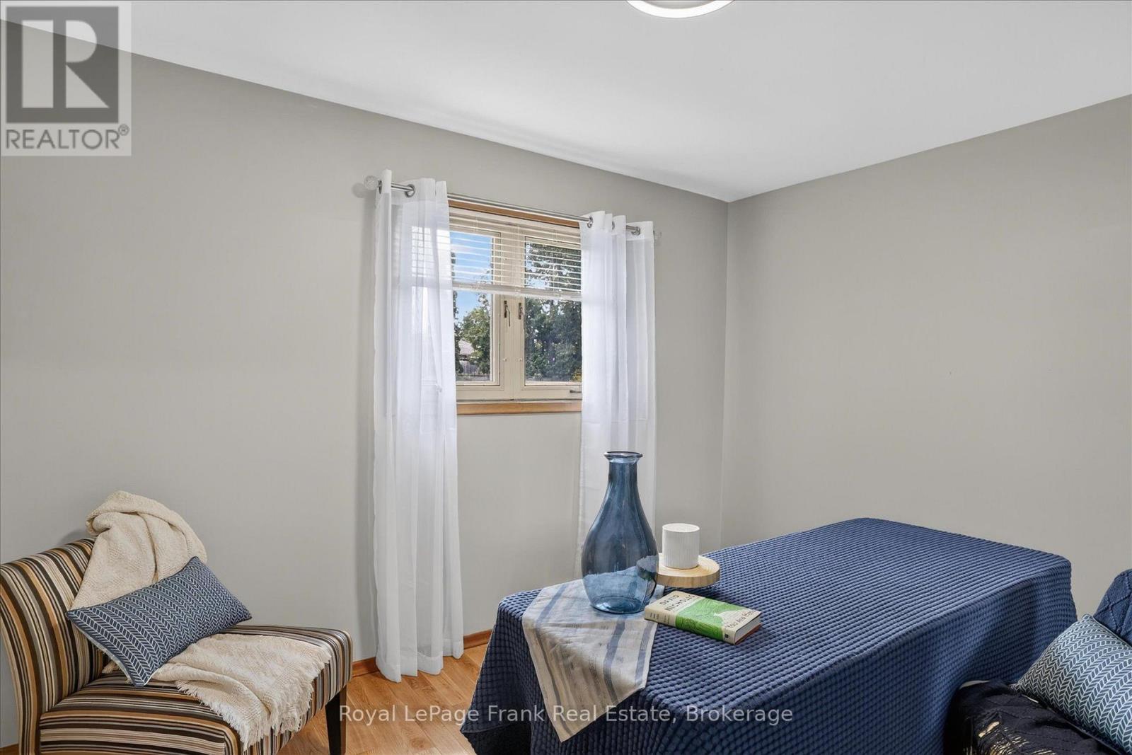 948 St Pauls Street, Peterborough (Northcrest Ward 5), Ontario  K9H 6J6 - Photo 12 - X13796704