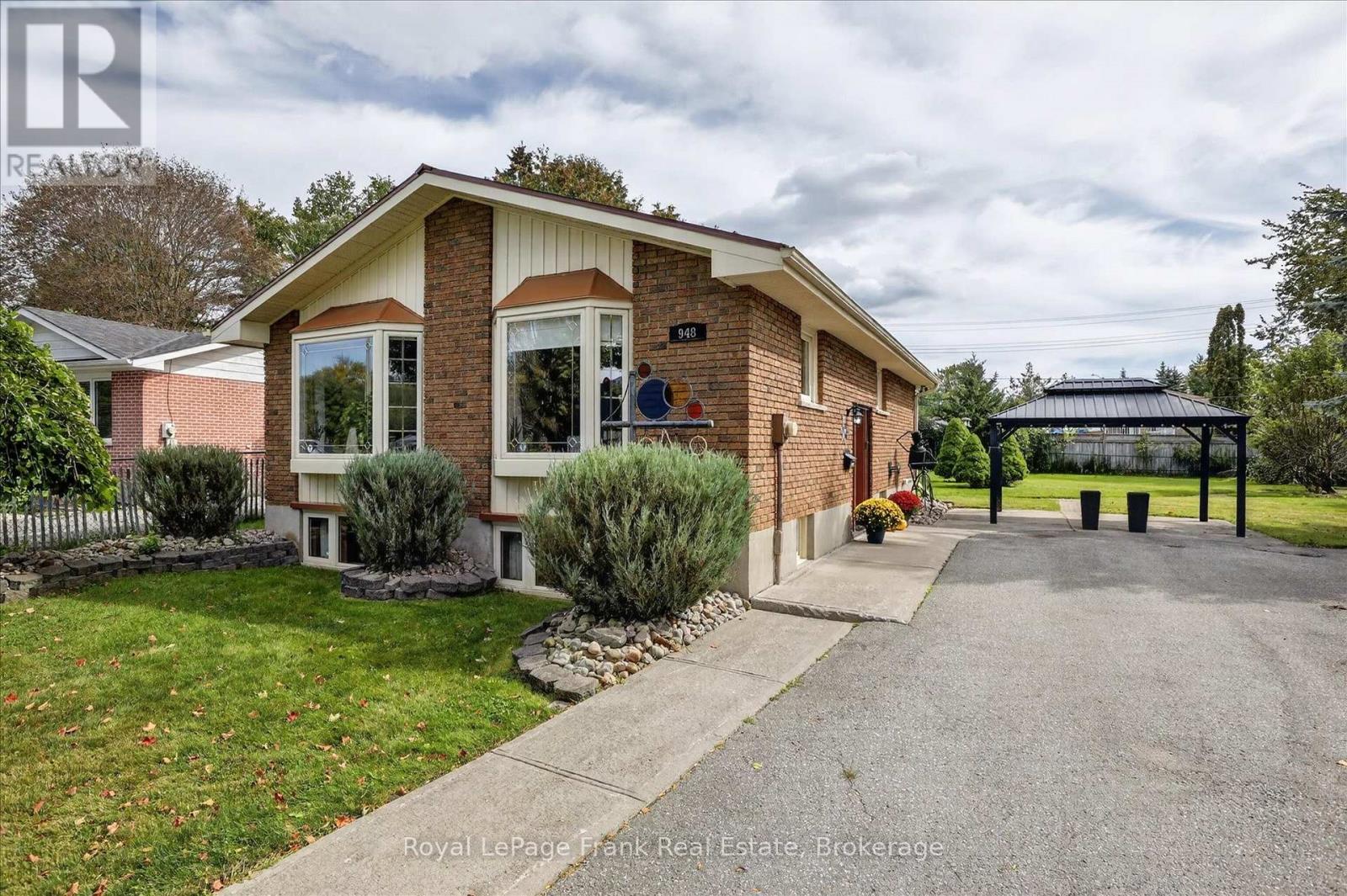 948 St Pauls Street, Peterborough (Northcrest Ward 5), Ontario  K9H 6J6 - Photo 2 - X13796704