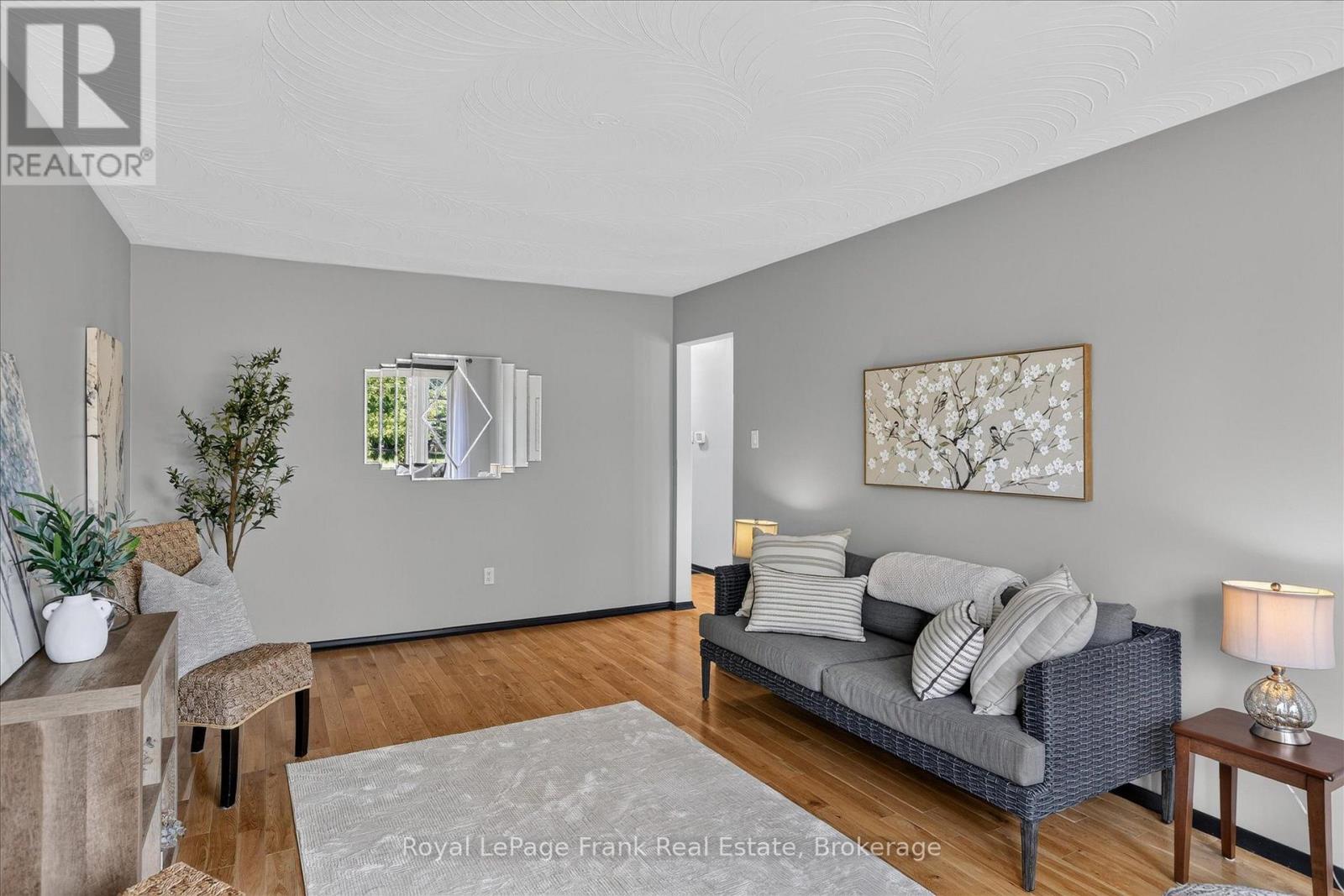 948 St Pauls Street, Peterborough (Northcrest Ward 5), Ontario  K9H 6J6 - Photo 6 - X13796704