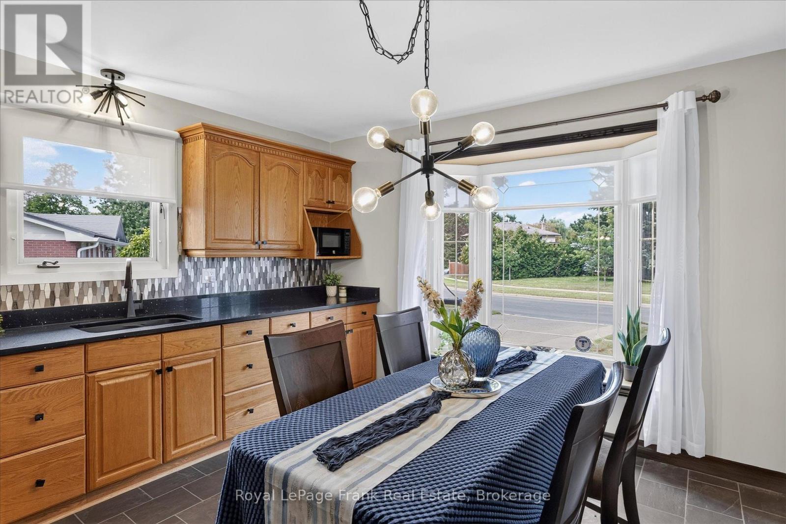948 St Pauls Street, Peterborough (Northcrest Ward 5), Ontario  K9H 6J6 - Photo 7 - X13796704