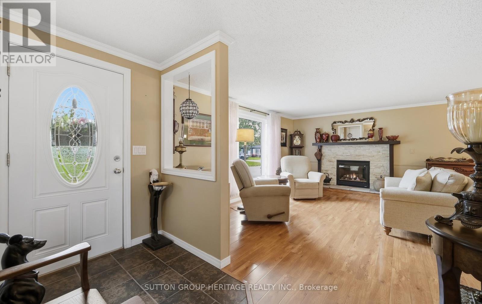 89 Bluffs Road, Clarington (Newcastle), Ontario  L1B 1B9 - Photo 4 - E13796954