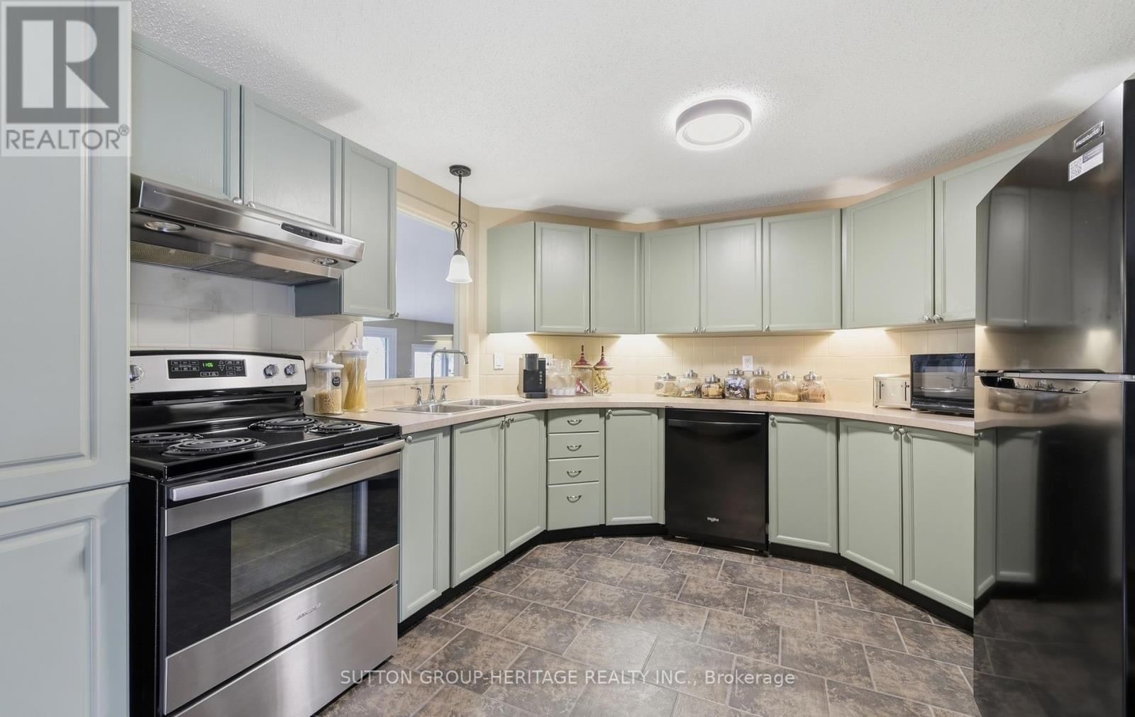 89 Bluffs Road, Clarington (Newcastle), Ontario  L1B 1B9 - Photo 9 - E13796954