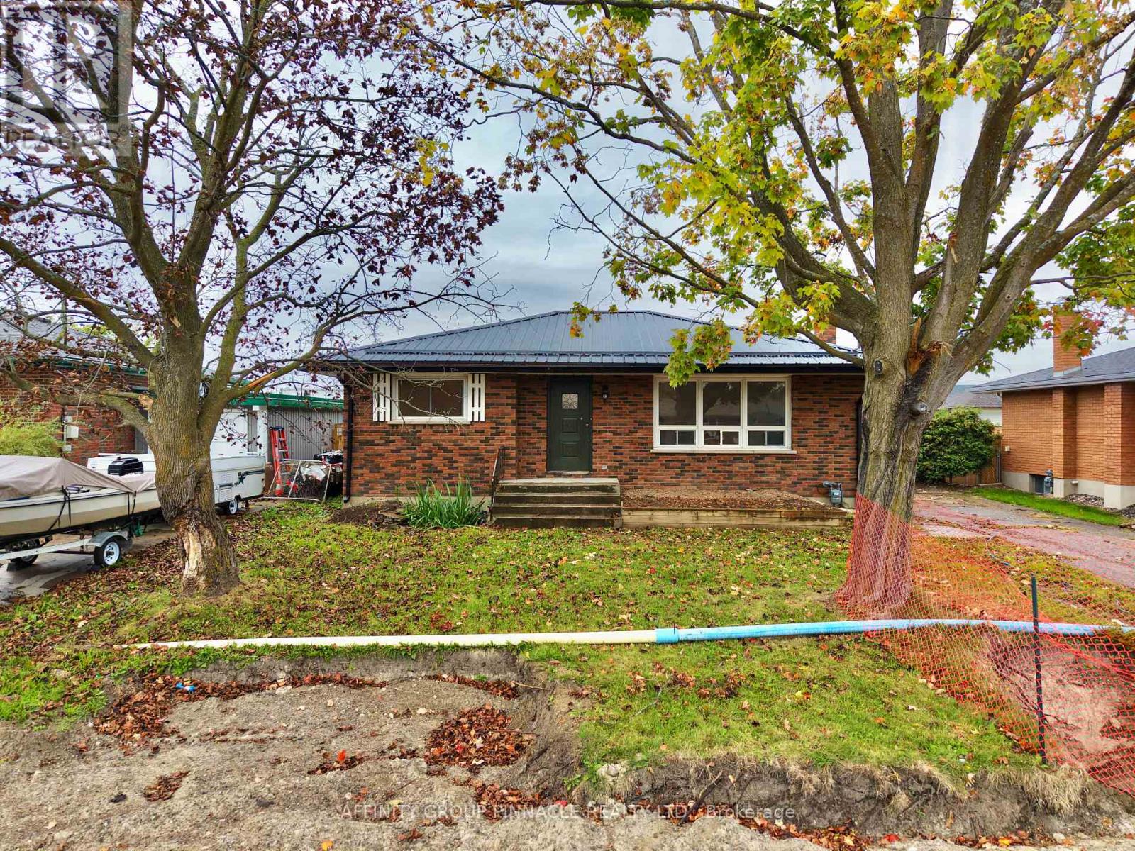 92 St Patrick Street, Kawartha Lakes (Lindsay), Ontario  K9V 1R6 - Photo 2 - X13799020