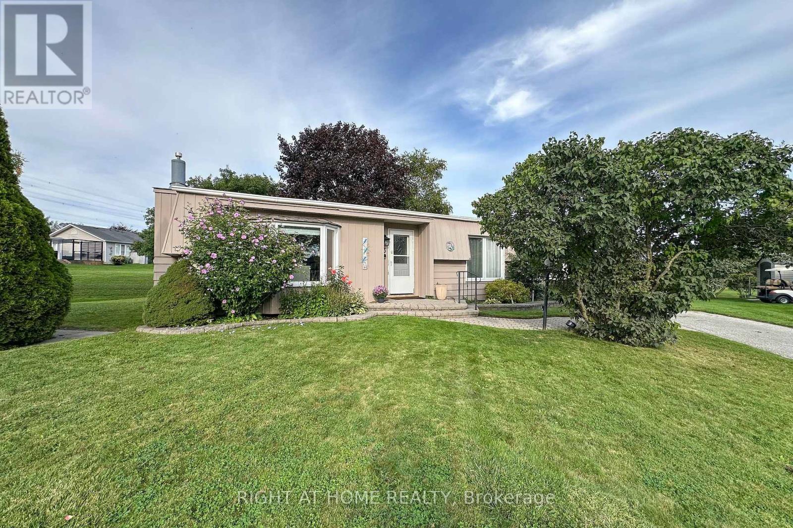13 CORNERBROOK COURT, clarington (newcastle), Ontario