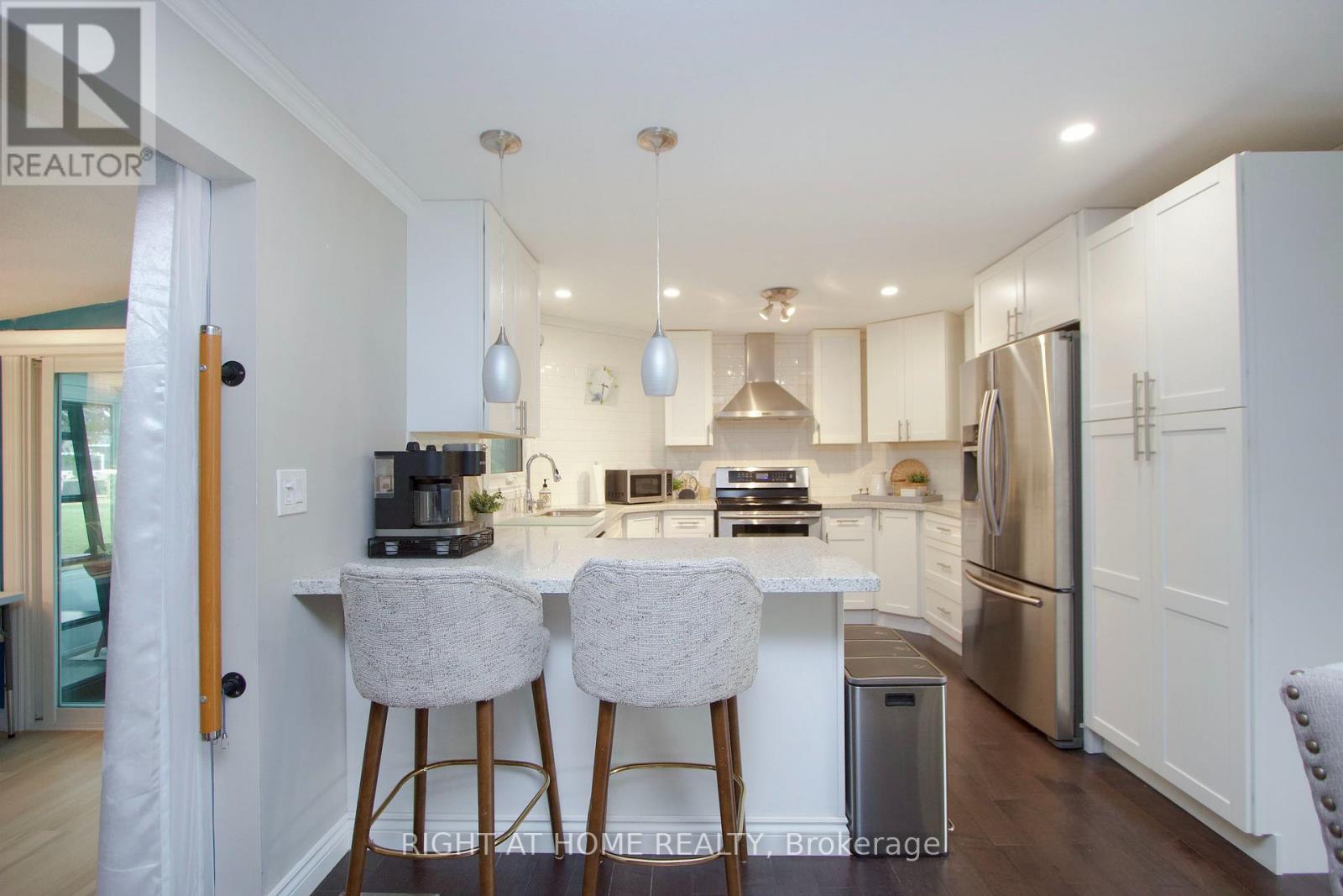 13 Cornerbrook Court, Clarington (Newcastle), Ontario  L1B 1B7 - Photo 10 - E13800880