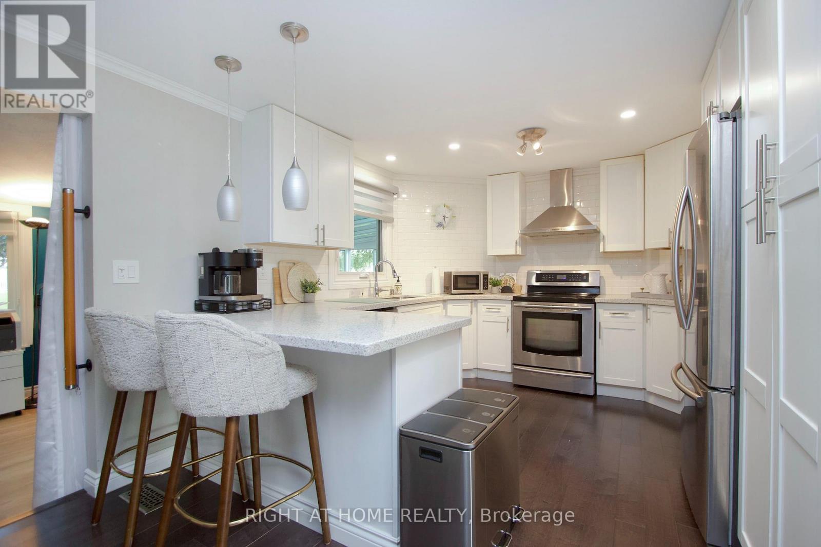13 Cornerbrook Court, Clarington (Newcastle), Ontario  L1B 1B7 - Photo 11 - E13800880