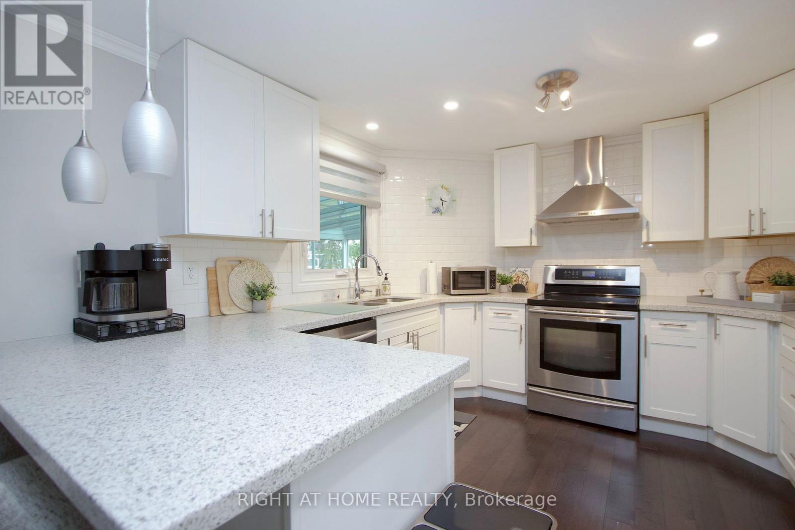 13 Cornerbrook Court, Clarington (Newcastle), Ontario  L1B 1B7 - Photo 12 - E13800880