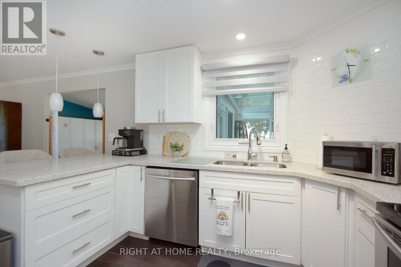 13 Cornerbrook Court, Clarington (Newcastle), Ontario  L1B 1B7 - Photo 13 - E13800880