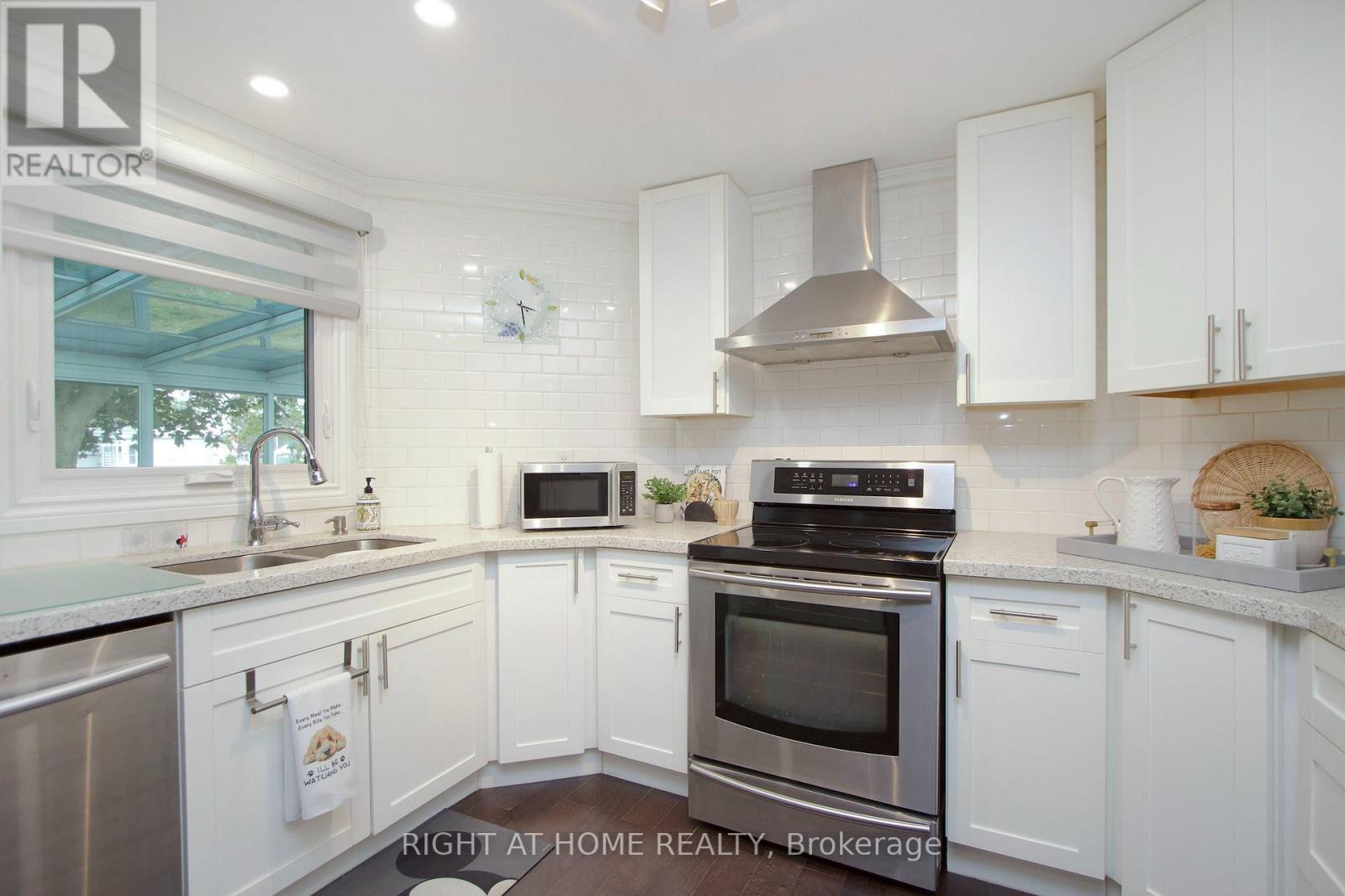 13 Cornerbrook Court, Clarington (Newcastle), Ontario  L1B 1B7 - Photo 14 - E13800880