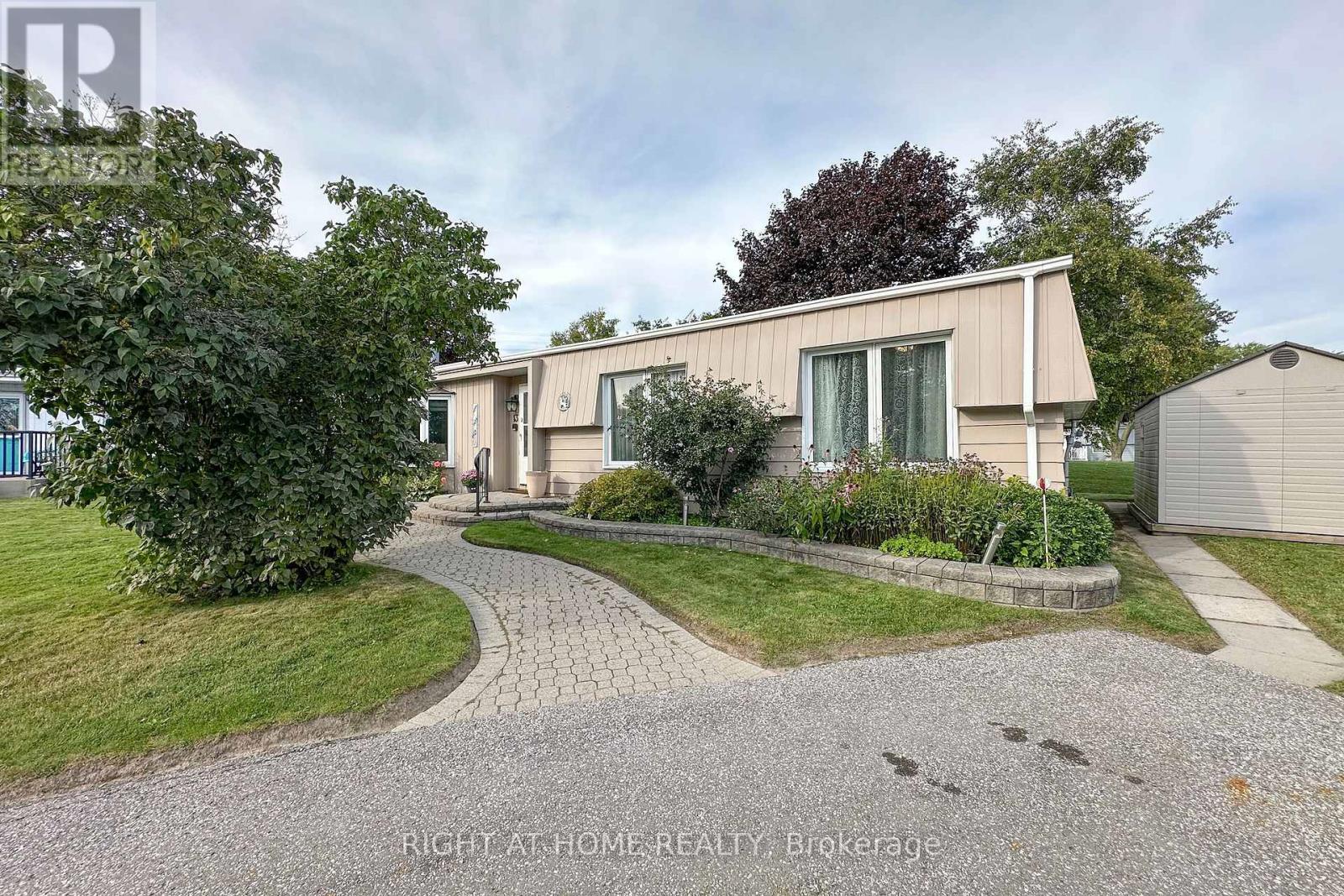 13 Cornerbrook Court, Clarington (Newcastle), Ontario  L1B 1B7 - Photo 2 - E13800880