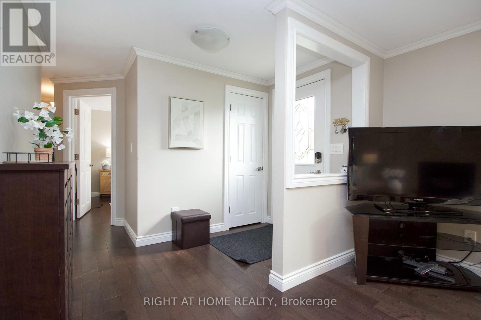 13 Cornerbrook Court, Clarington (Newcastle), Ontario  L1B 1B7 - Photo 3 - E13800880