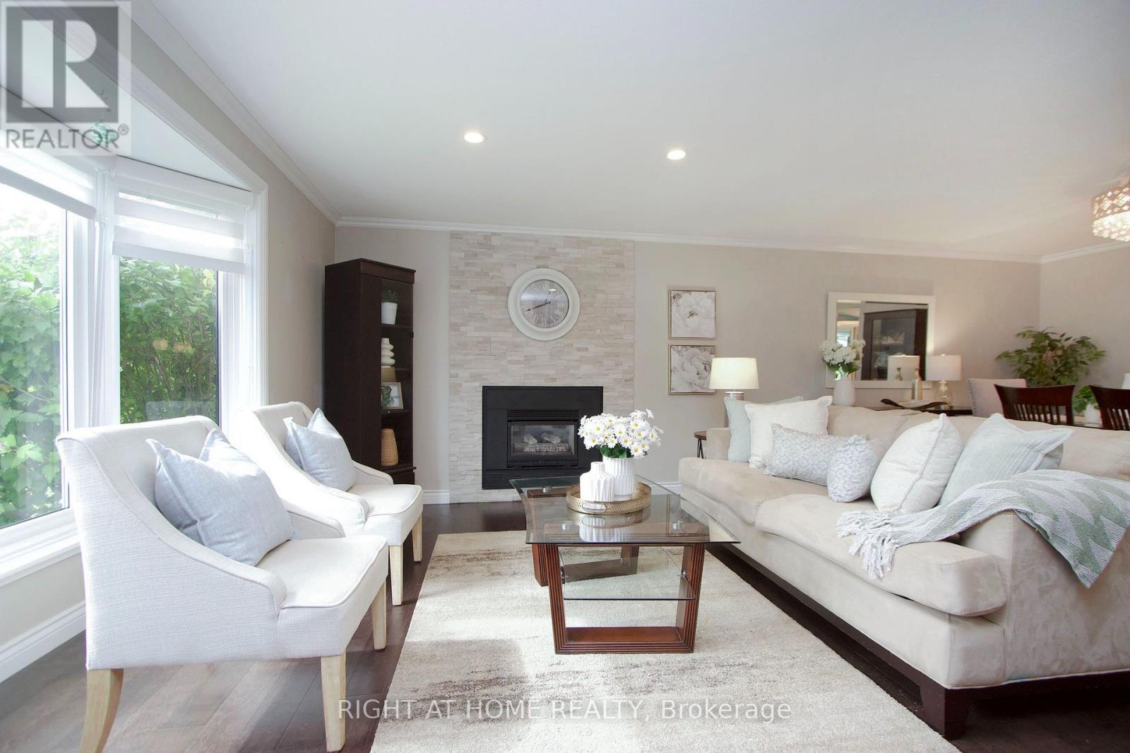 13 Cornerbrook Court, Clarington (Newcastle), Ontario  L1B 1B7 - Photo 5 - E13800880