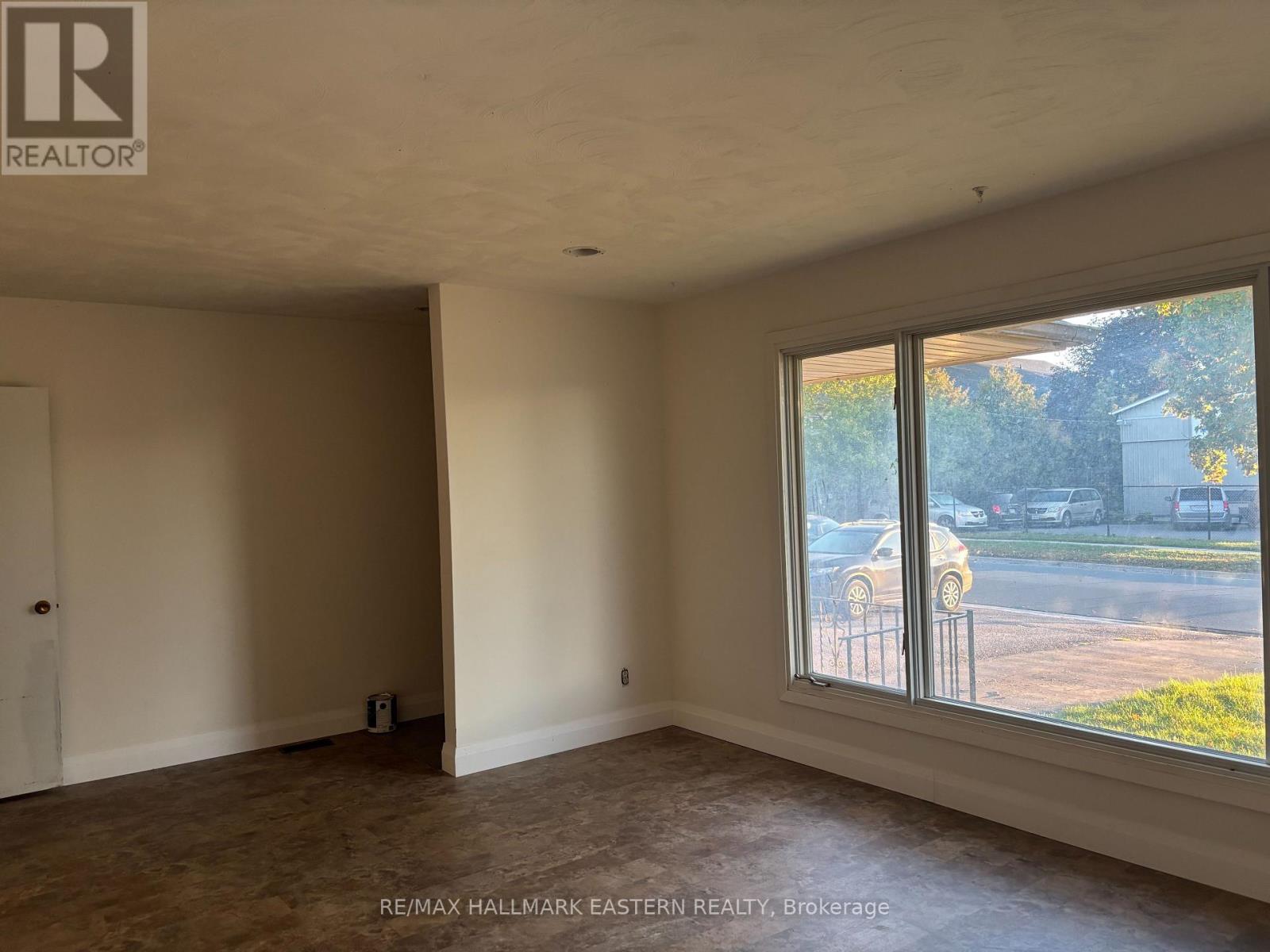 Main Floor Unit - 893 Ford Street, Peterborough (Otonabee Ward 1), Ontario  K9J 5V2 - Photo 2 - X13800954