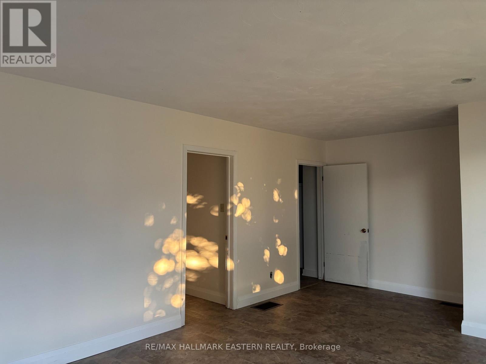 Main Floor Unit - 893 Ford Street, Peterborough (Otonabee Ward 1), Ontario  K9J 5V2 - Photo 3 - X13800954