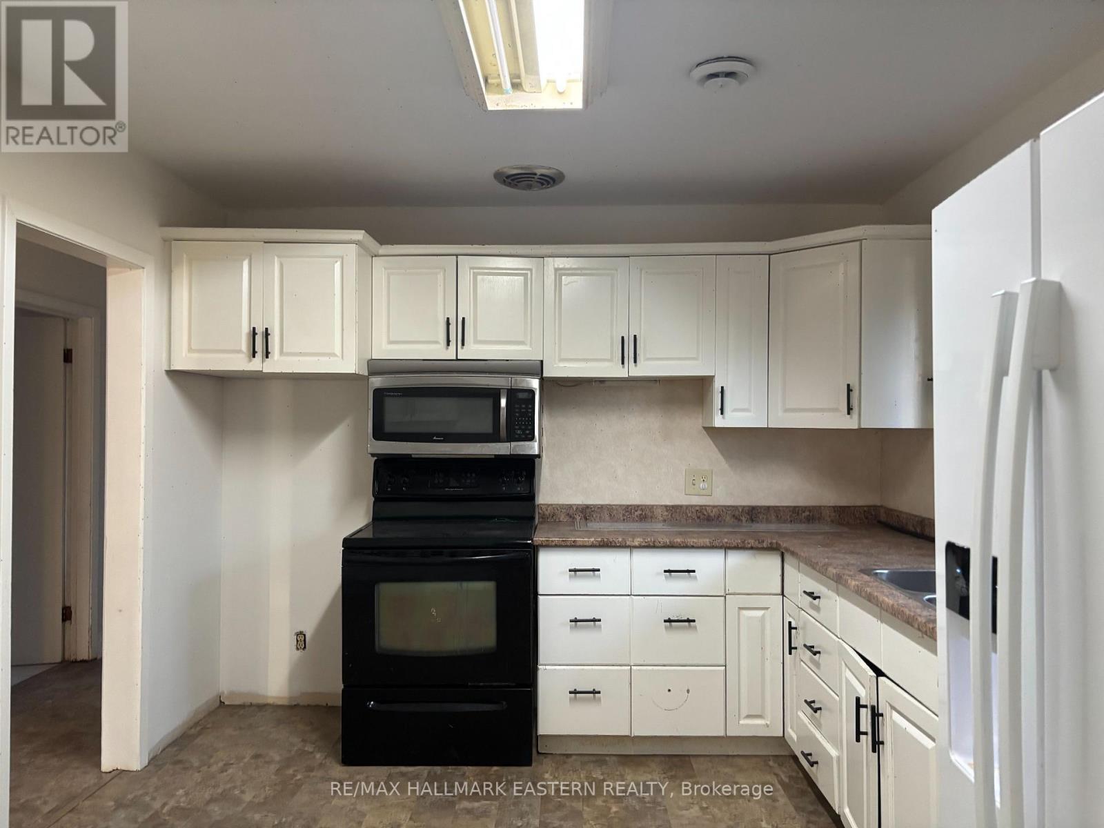 Main Floor Unit - 893 Ford Street, Peterborough (Otonabee Ward 1), Ontario  K9J 5V2 - Photo 5 - X13800954